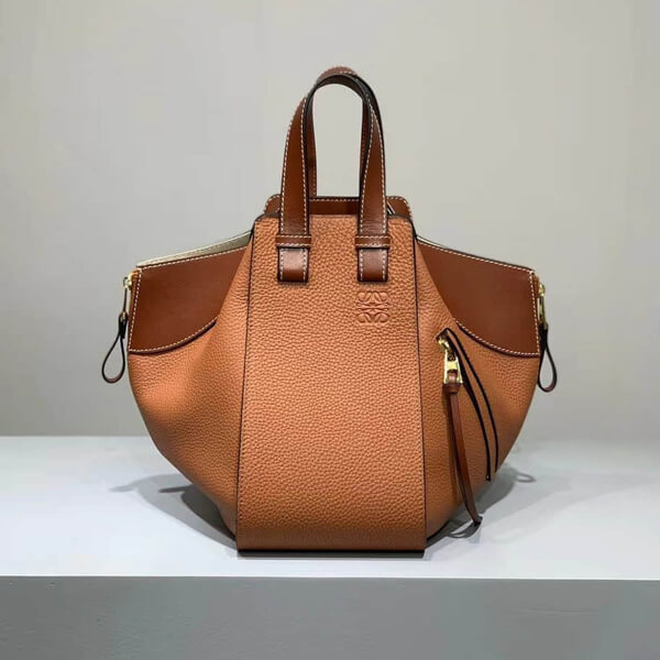 ロエベ スーパーコピー ブローチロエベ ラピスタル 偽物 Small Bag ハンモック タン 387.30.S35